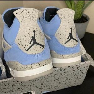 Jordan 4 UNC size 11